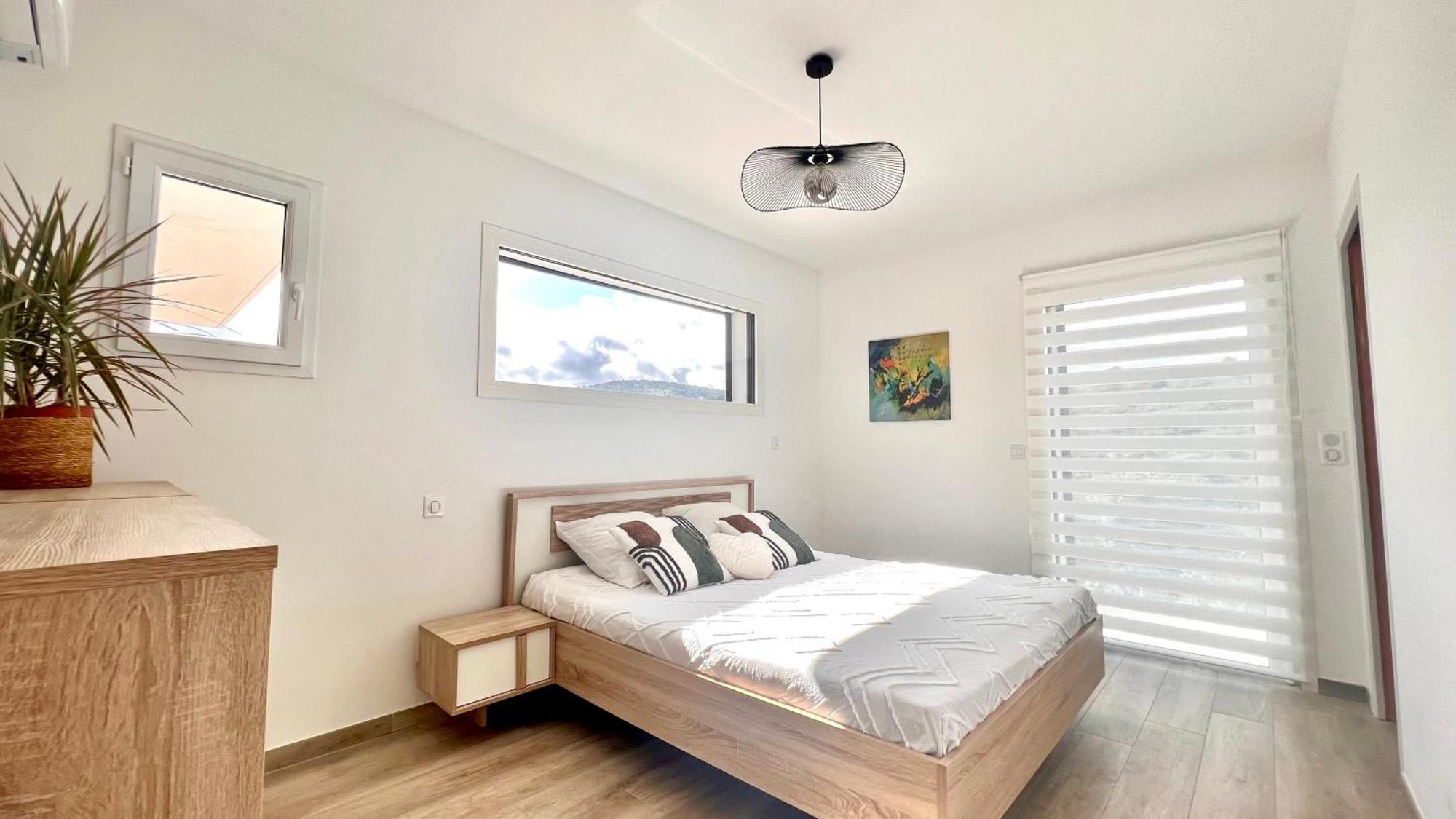 Contemporaine Bord De Saint Aygulf Fréjus