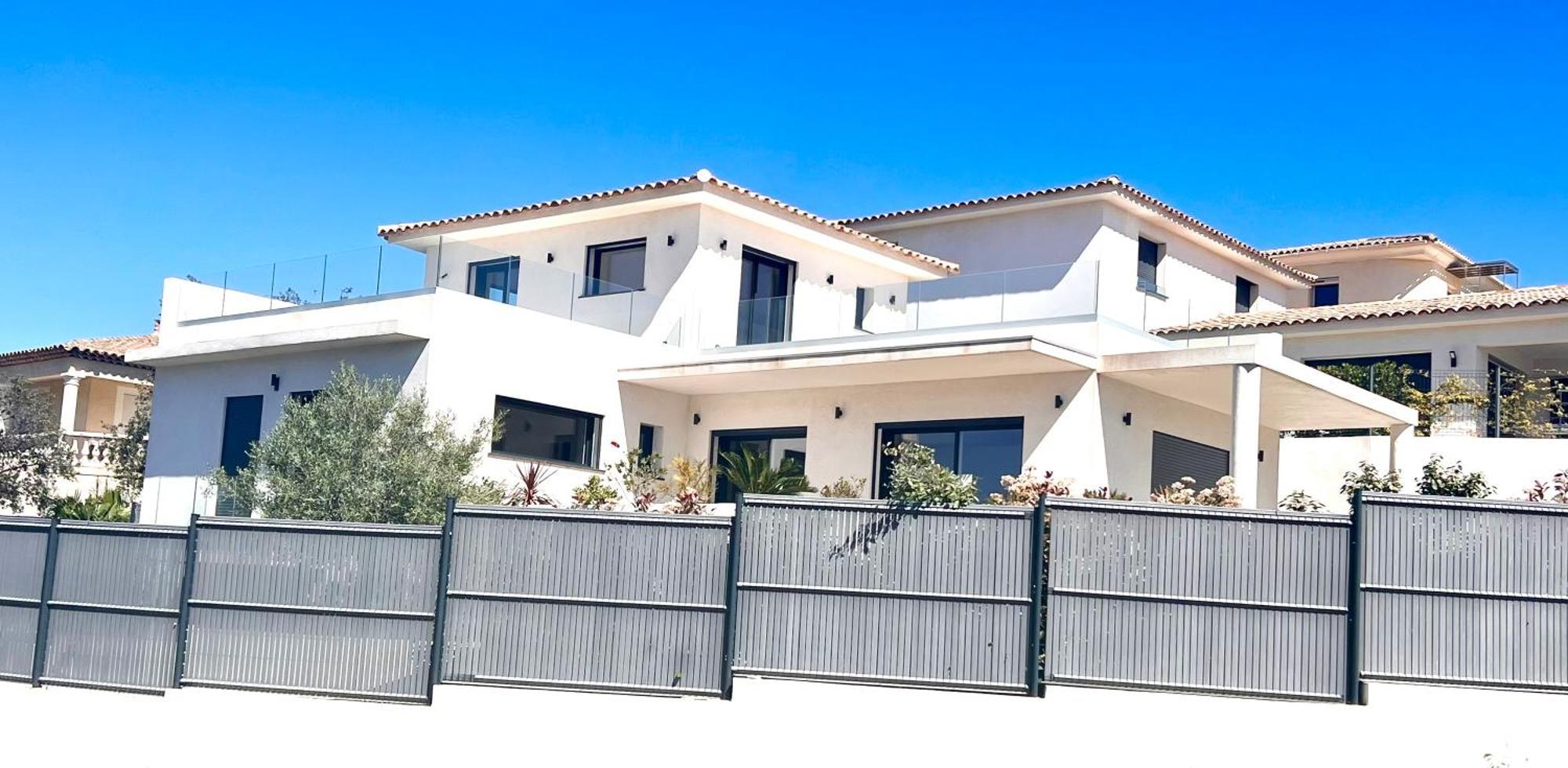 Contemporaine Bord De Saint Aygulf * Fréjus
