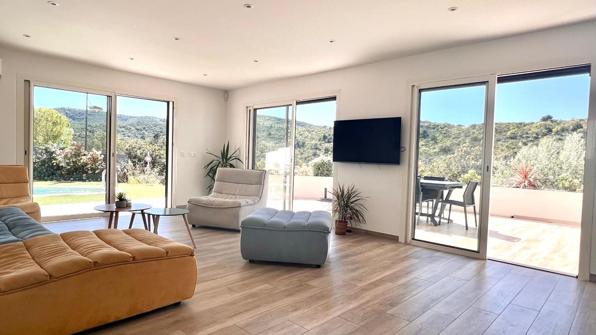 Contemporaine Bord De Saint Aygulf Fréjus