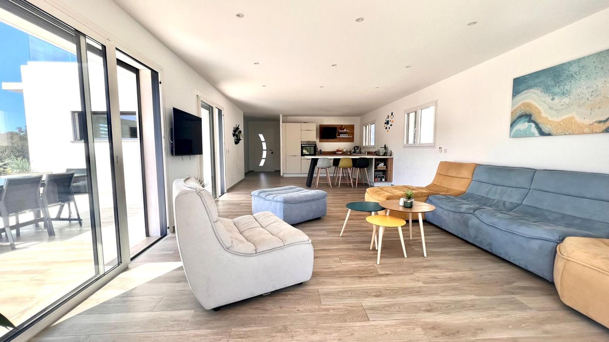 Contemporaine Bord De Saint Aygulf Villa