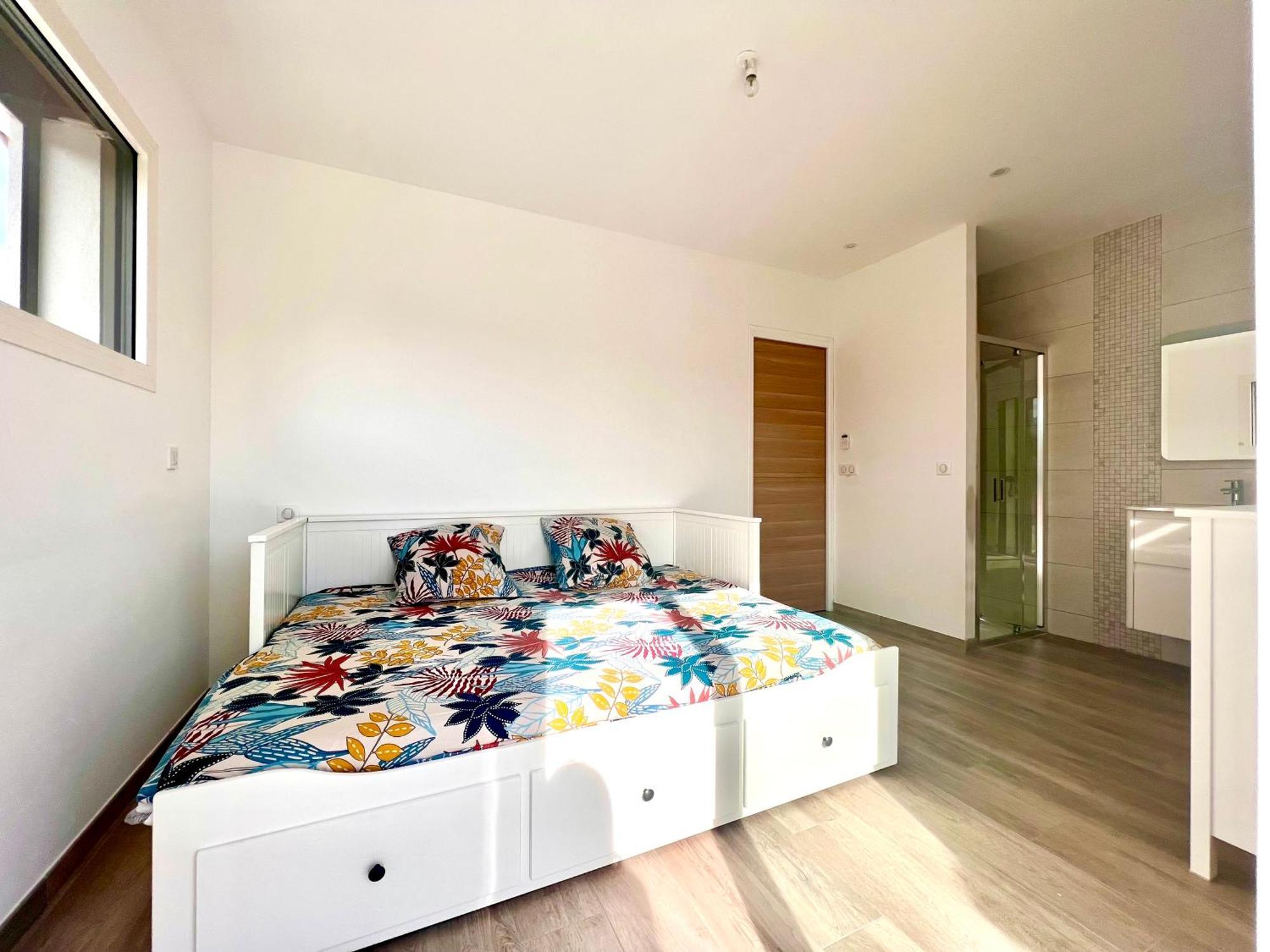 Contemporaine Bord De Saint Aygulf Villa Fréjus