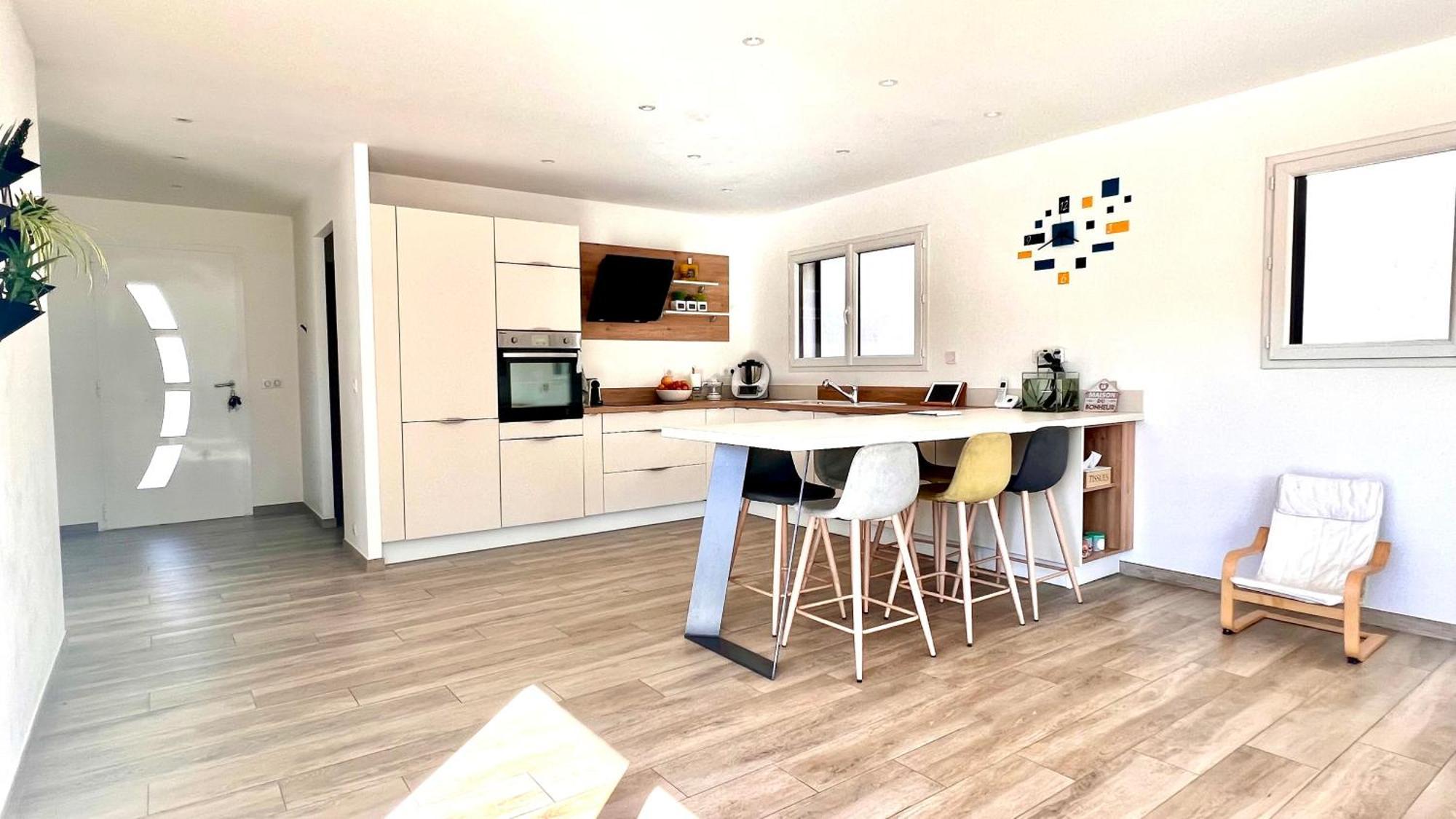 Contemporaine Bord De Saint Aygulf