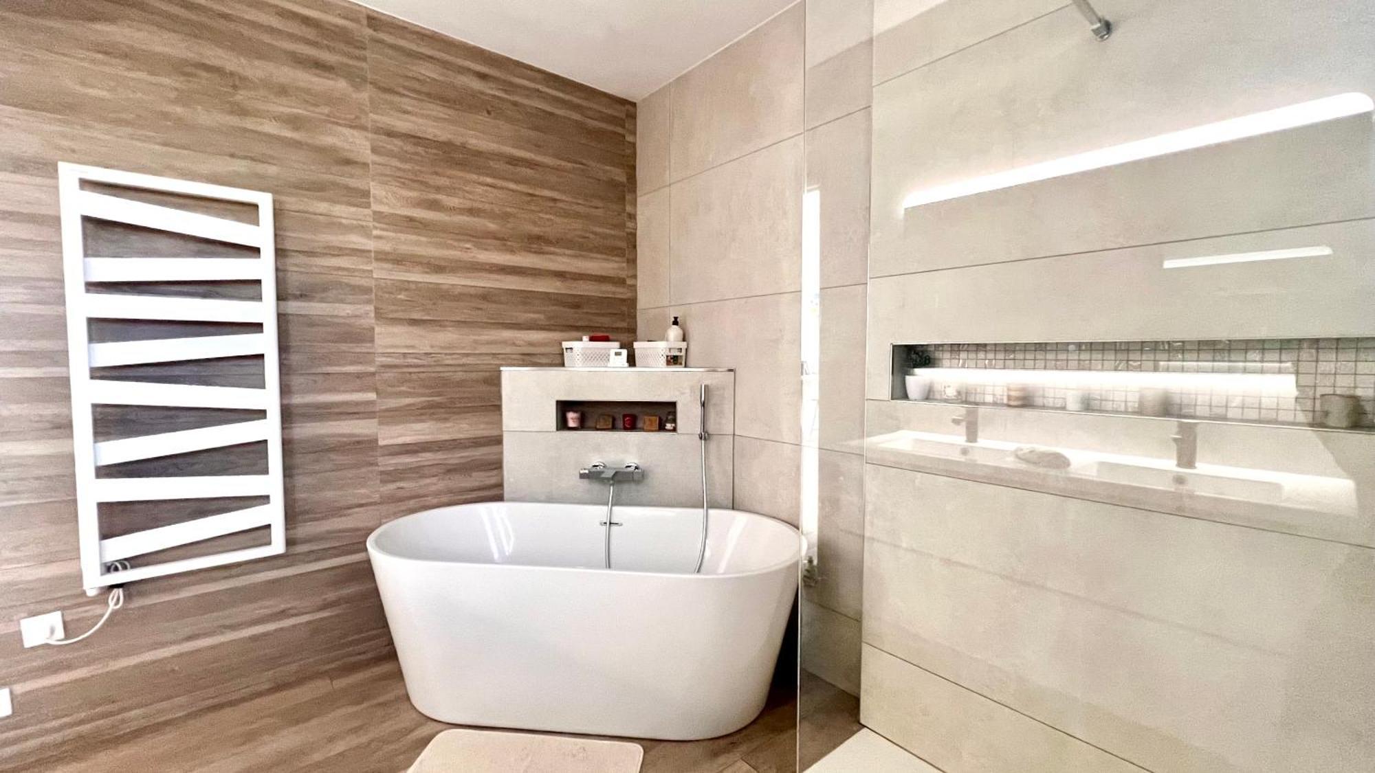 Contemporaine Bord De Saint Aygulf * Fréjus