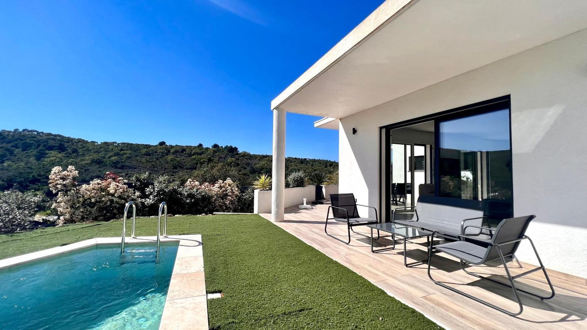 Contemporaine Bord De Saint Aygulf