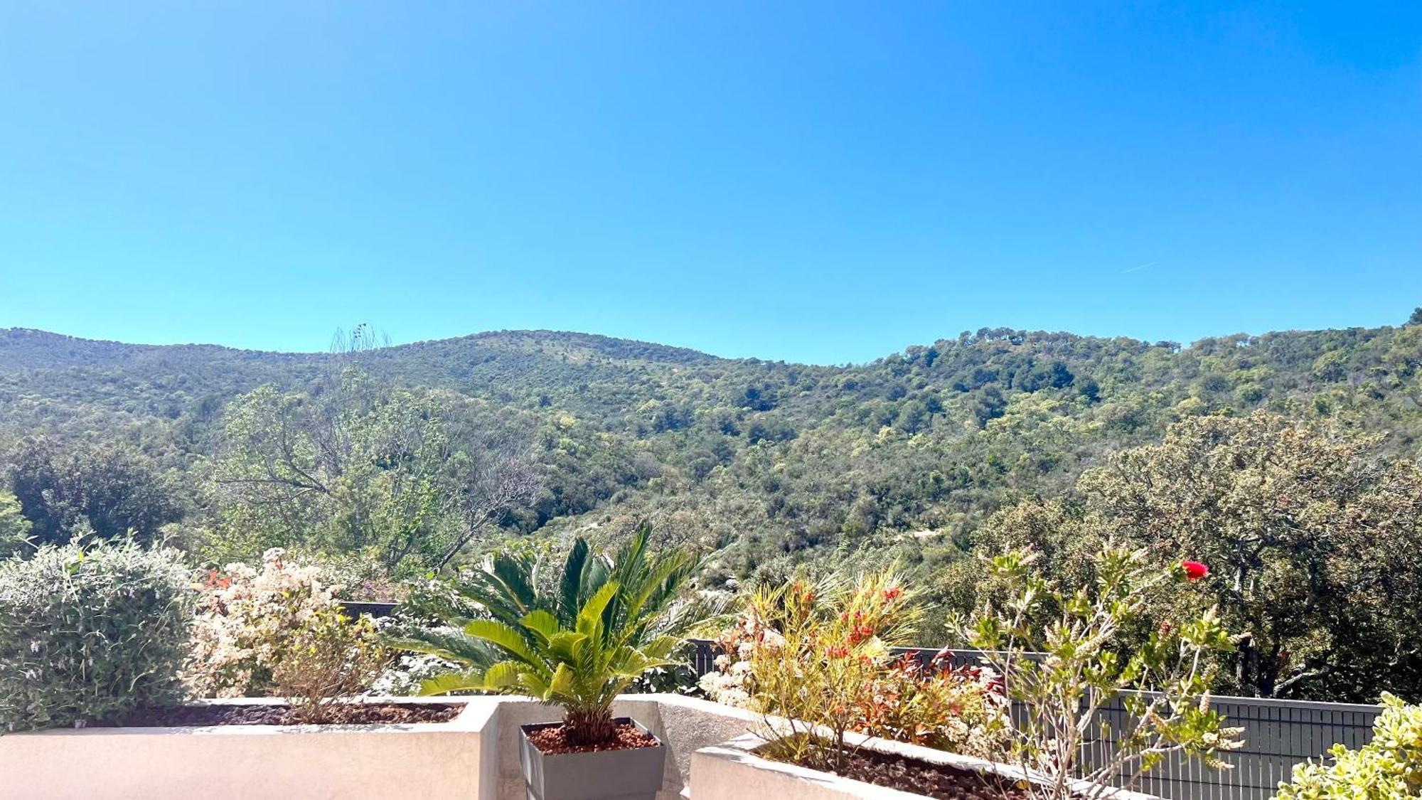 Contemporaine Bord De Saint Aygulf Villa Fréjus
